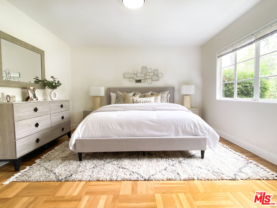 5162 Village Grn