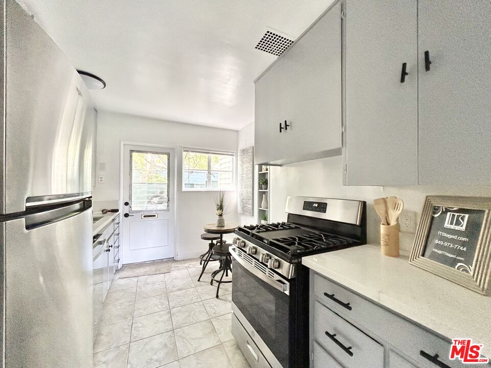 5162 Village Grn