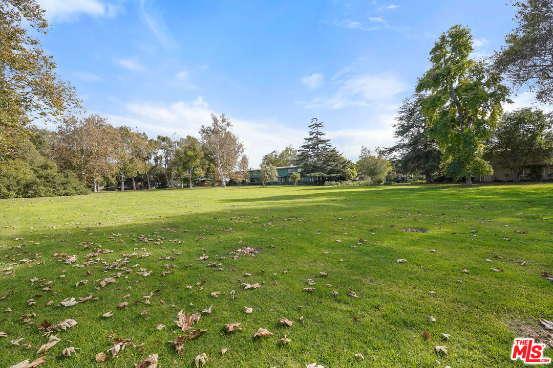 5162 Village Grn