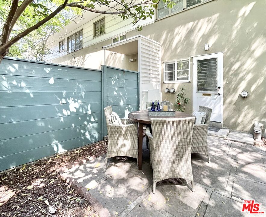 5162 Village Grn