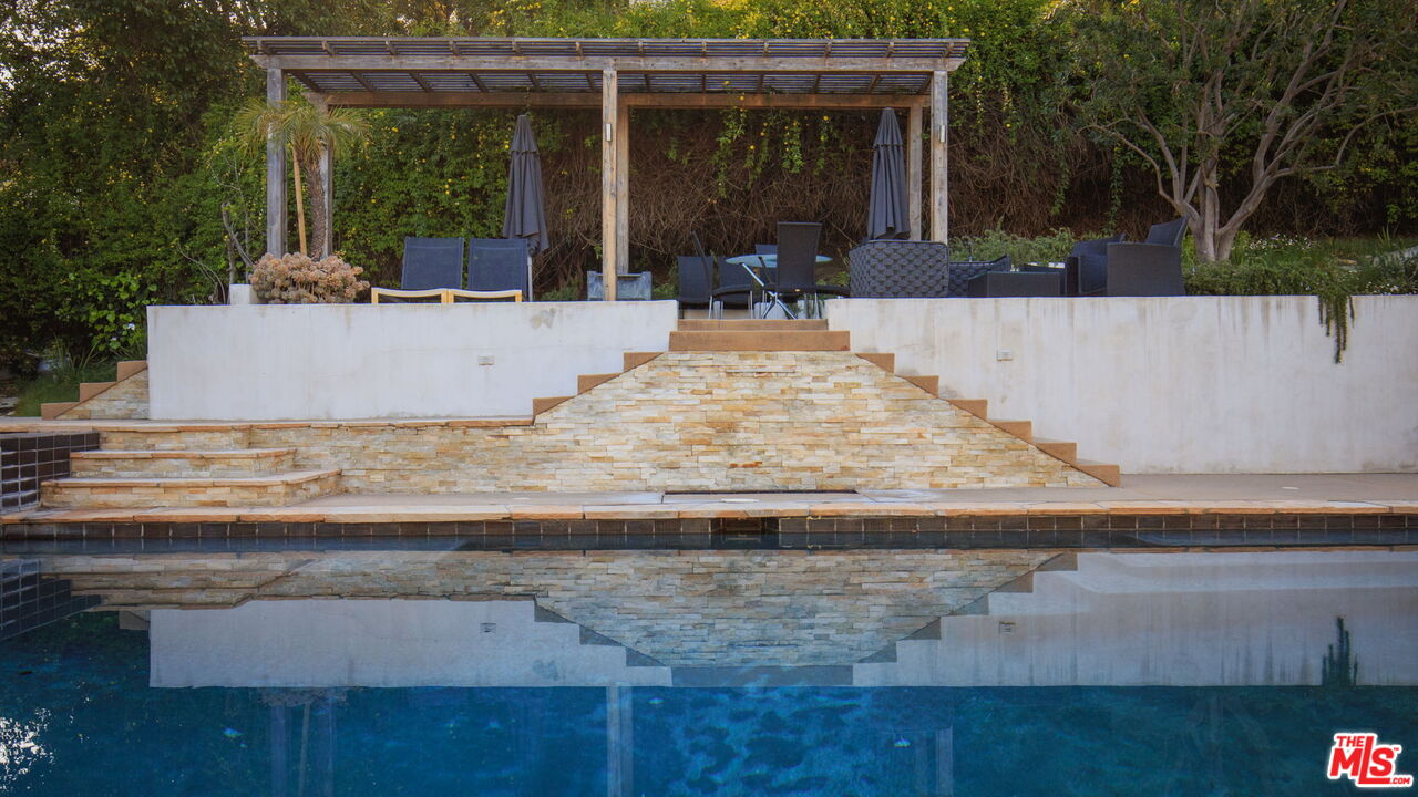 14622 Valley Vista Blvd