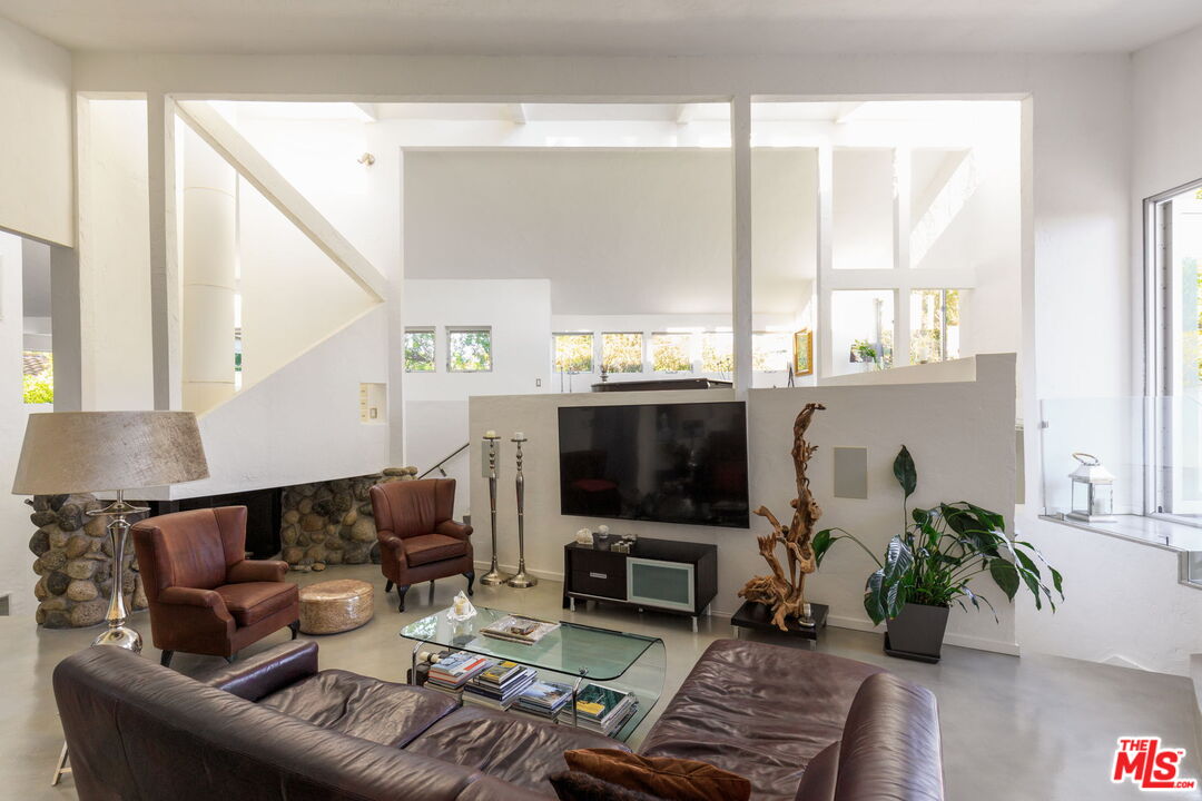 14622 Valley Vista Blvd