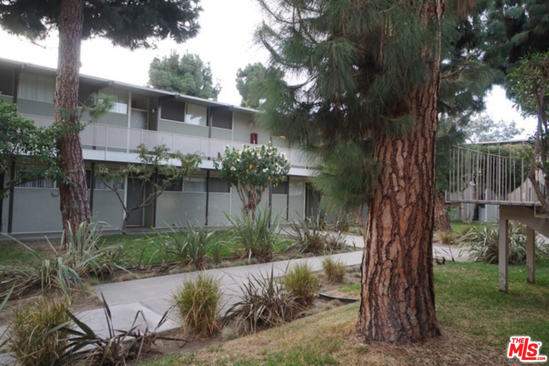 11131 Rose BLVD Unit: 3