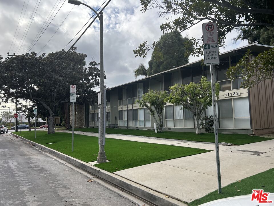11131 Rose BLVD Unit: 3