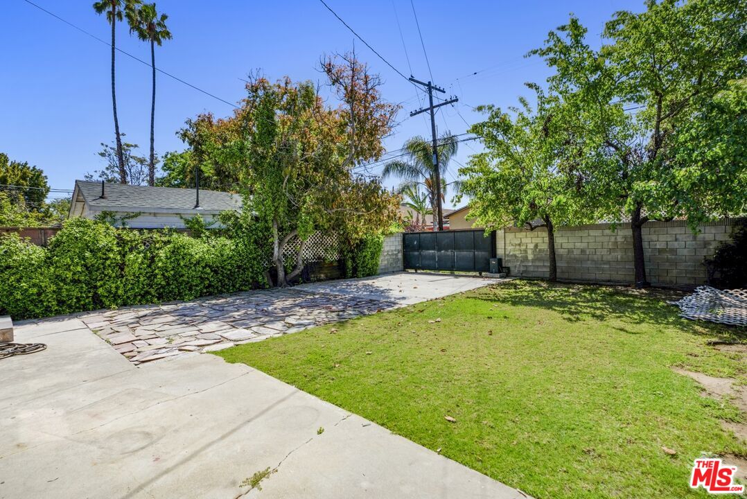 2230 W 30th St