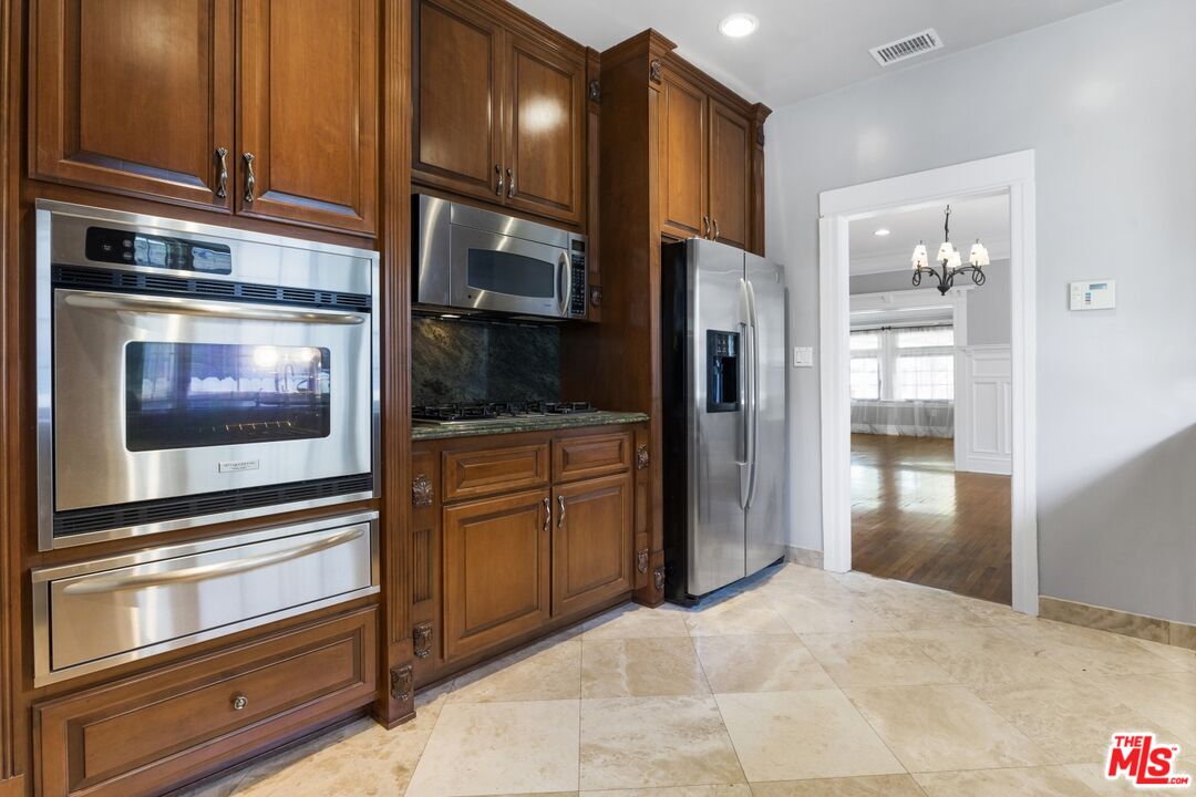 2230 W 30th St