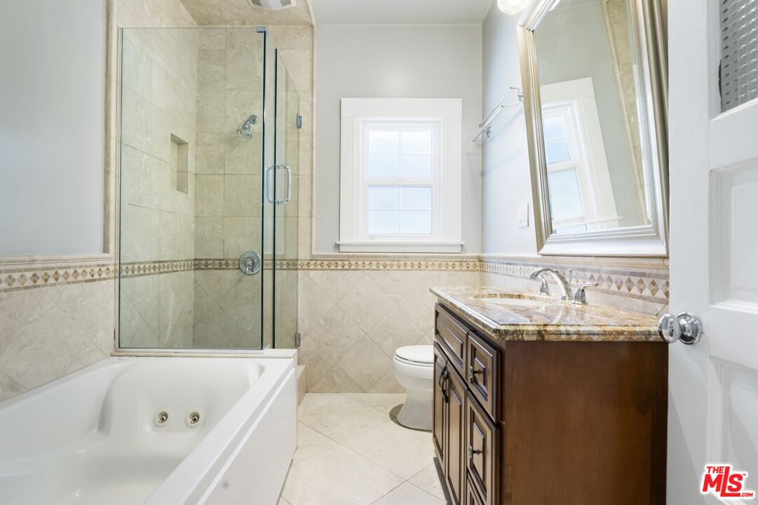 2230 W 30th St