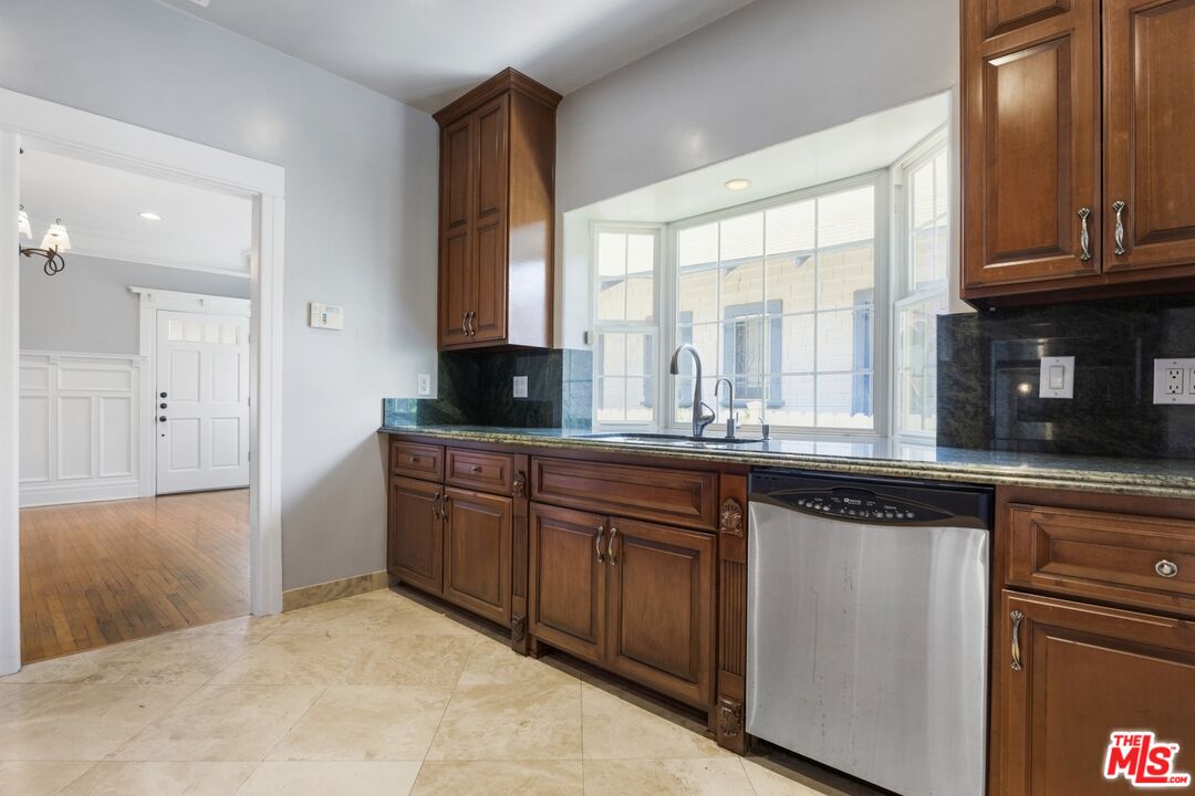 2230 W 30th St