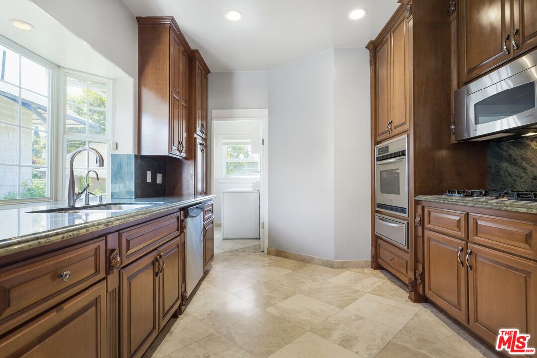 2230 W 30th St