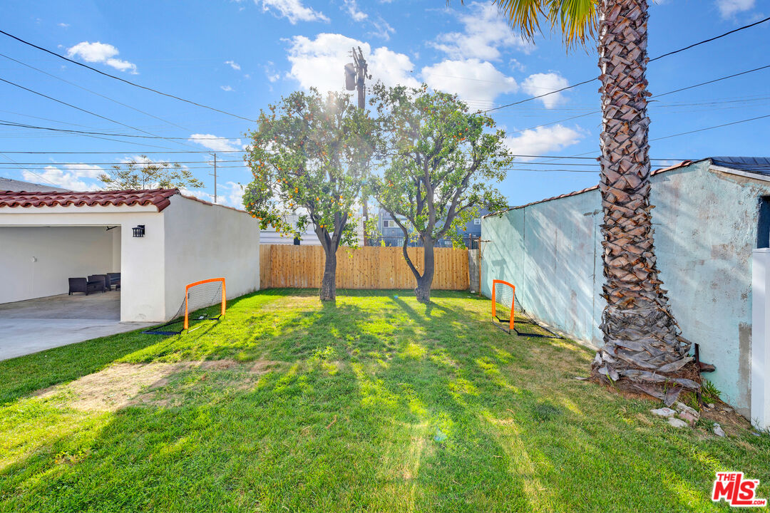 9115 S Hobart Blvd