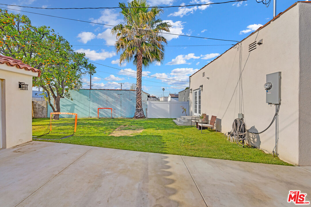 9115 S Hobart Blvd