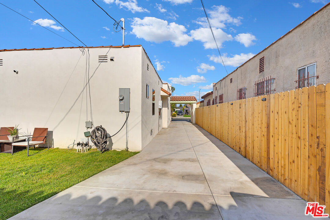 9115 S Hobart Blvd
