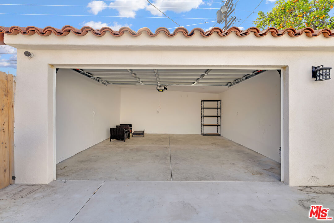 9115 S Hobart Blvd