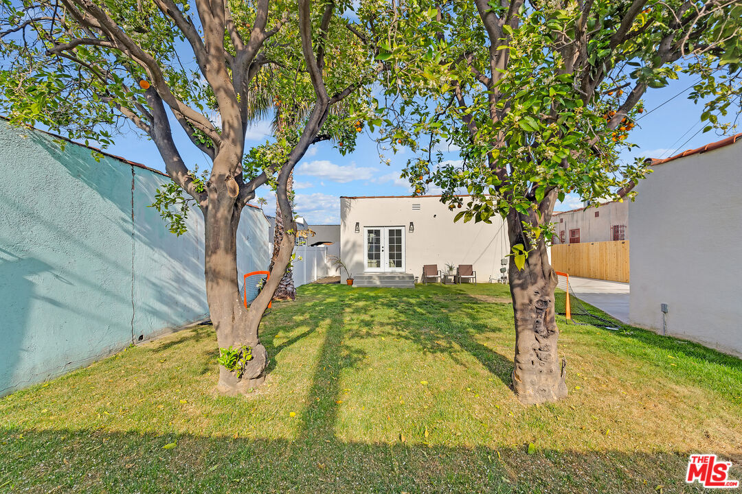 9115 S Hobart Blvd