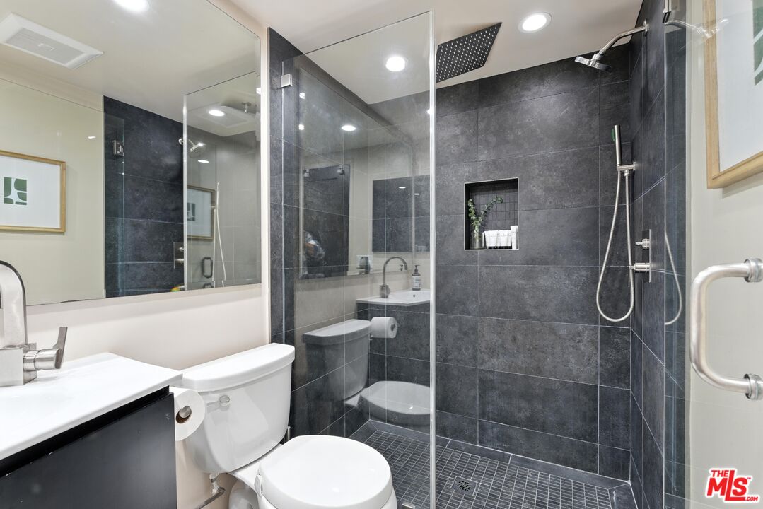 12602 Pacific Ave Unit: 5