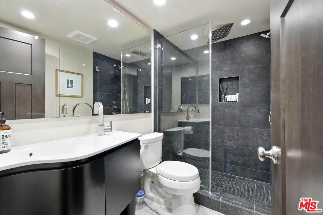 12602 Pacific Ave Unit: 5