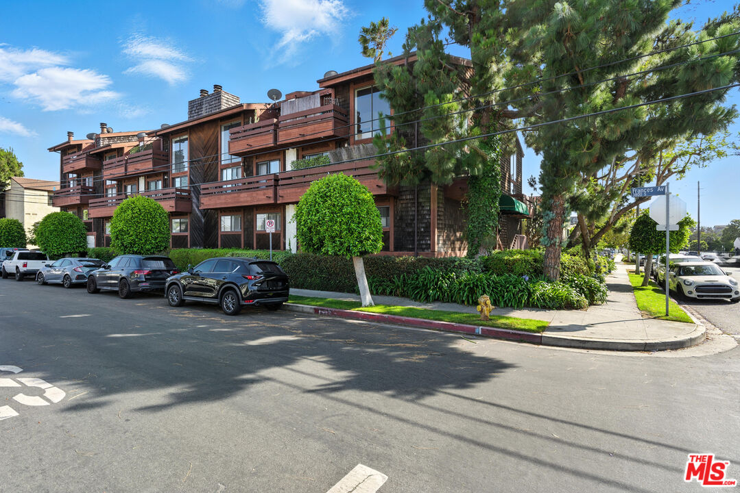 12602 Pacific Ave Unit: 5