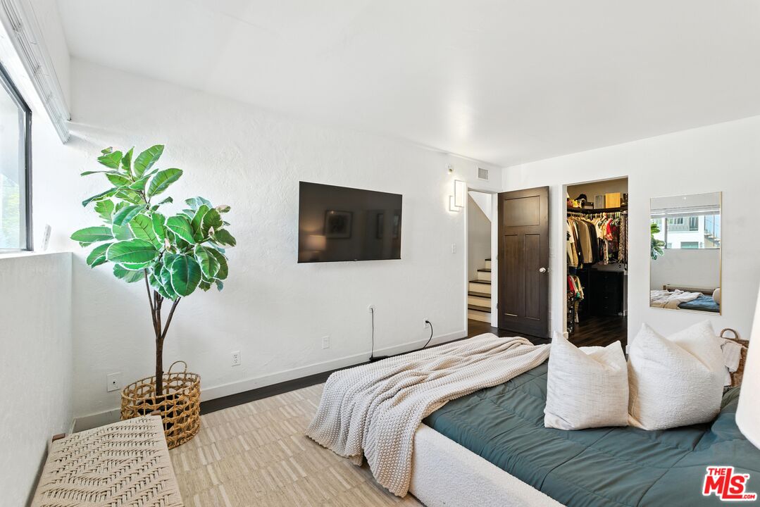 12602 Pacific Ave Unit: 5
