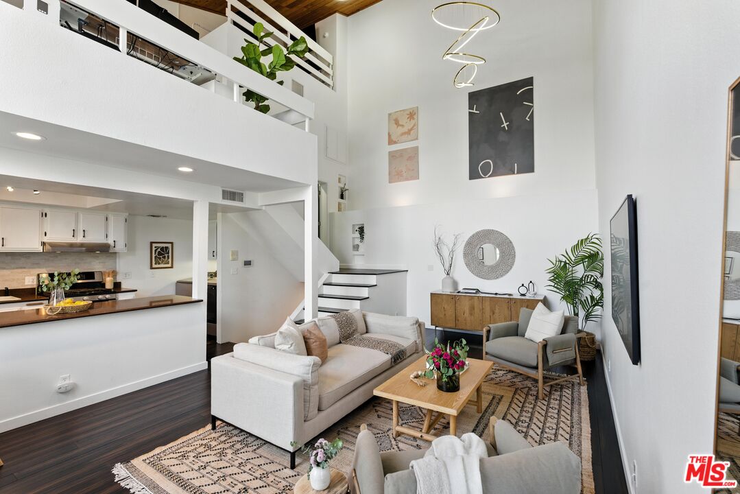 12602 Pacific Ave Unit: 5