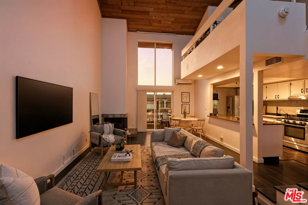 12602 Pacific Ave Unit: 5