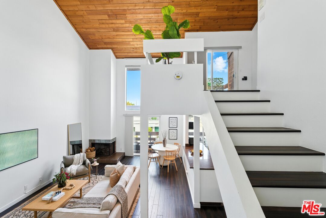 12602 Pacific Ave Unit: 5