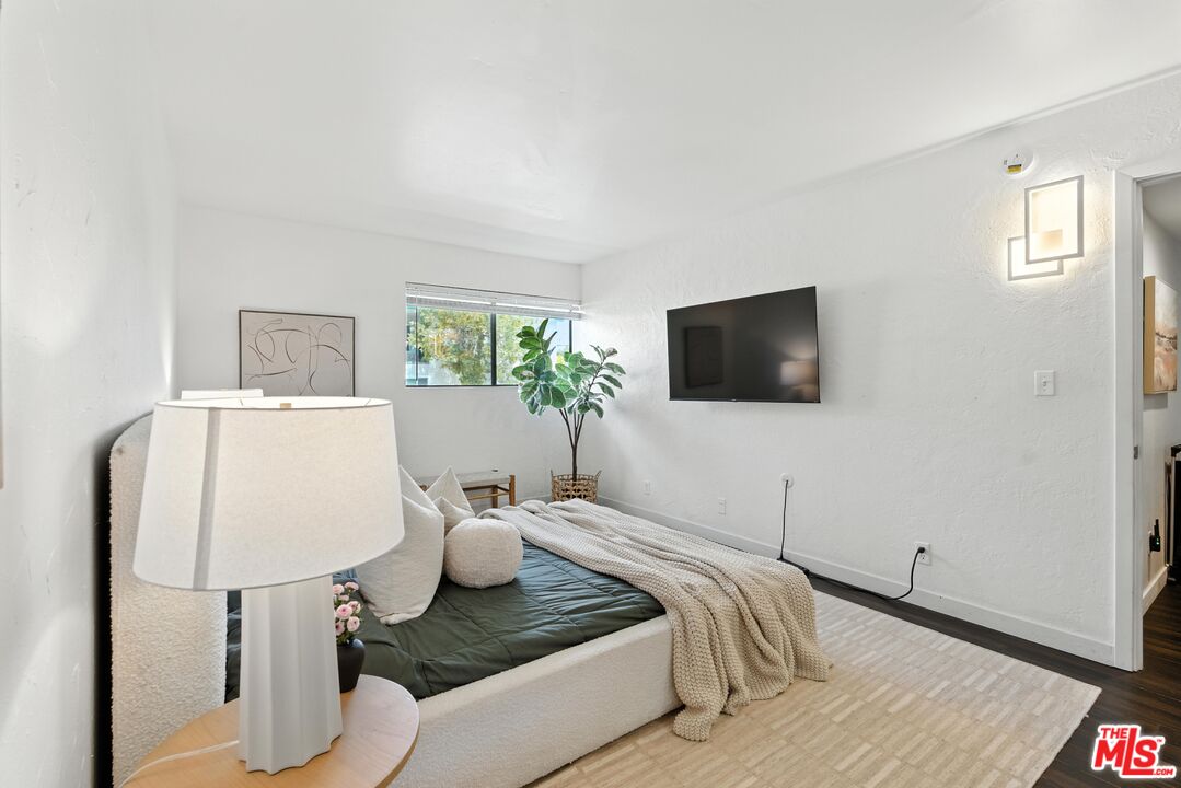 12602 Pacific Ave Unit: 5