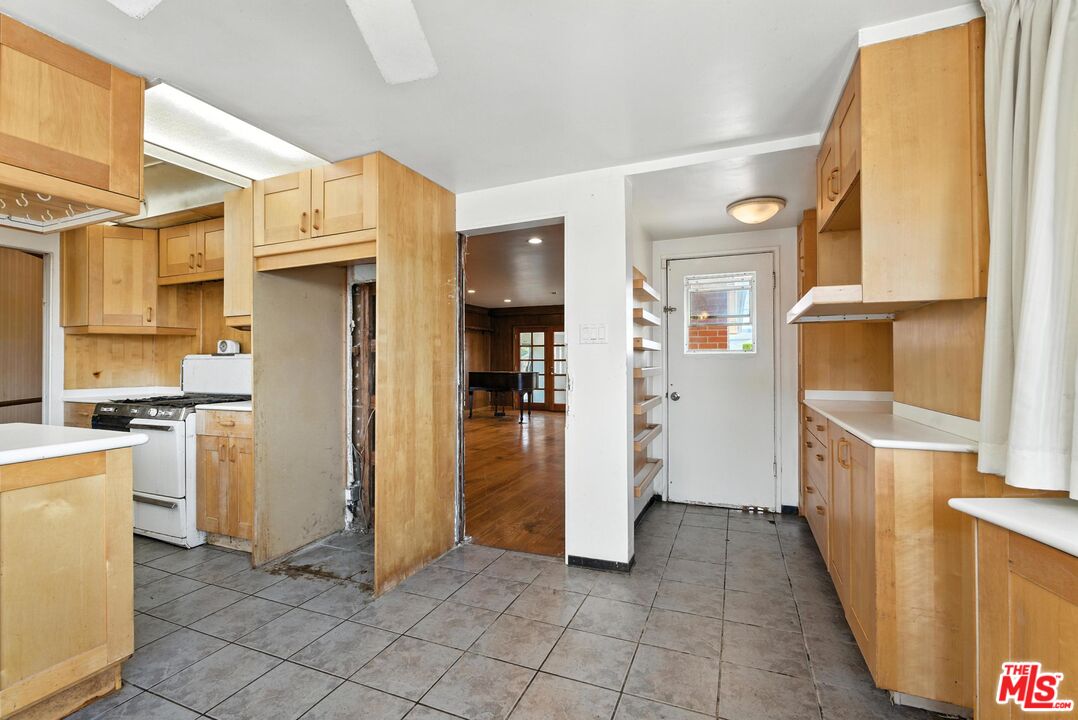 5644 S Garth Ave