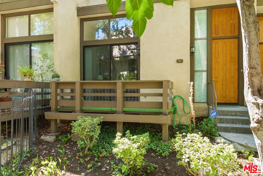 9000 Vanalden Ave Unit: 197