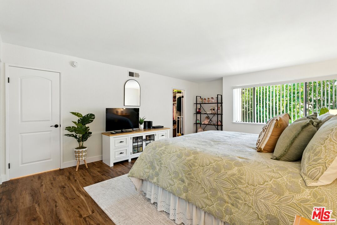 9000 Vanalden Ave Unit: 197