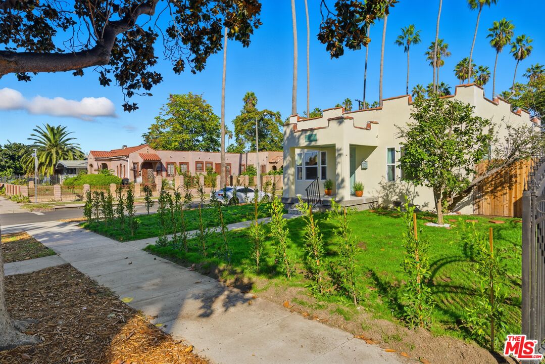 5200 S St Andrews Pl