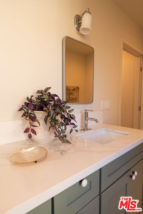 5200 S St Andrews Pl