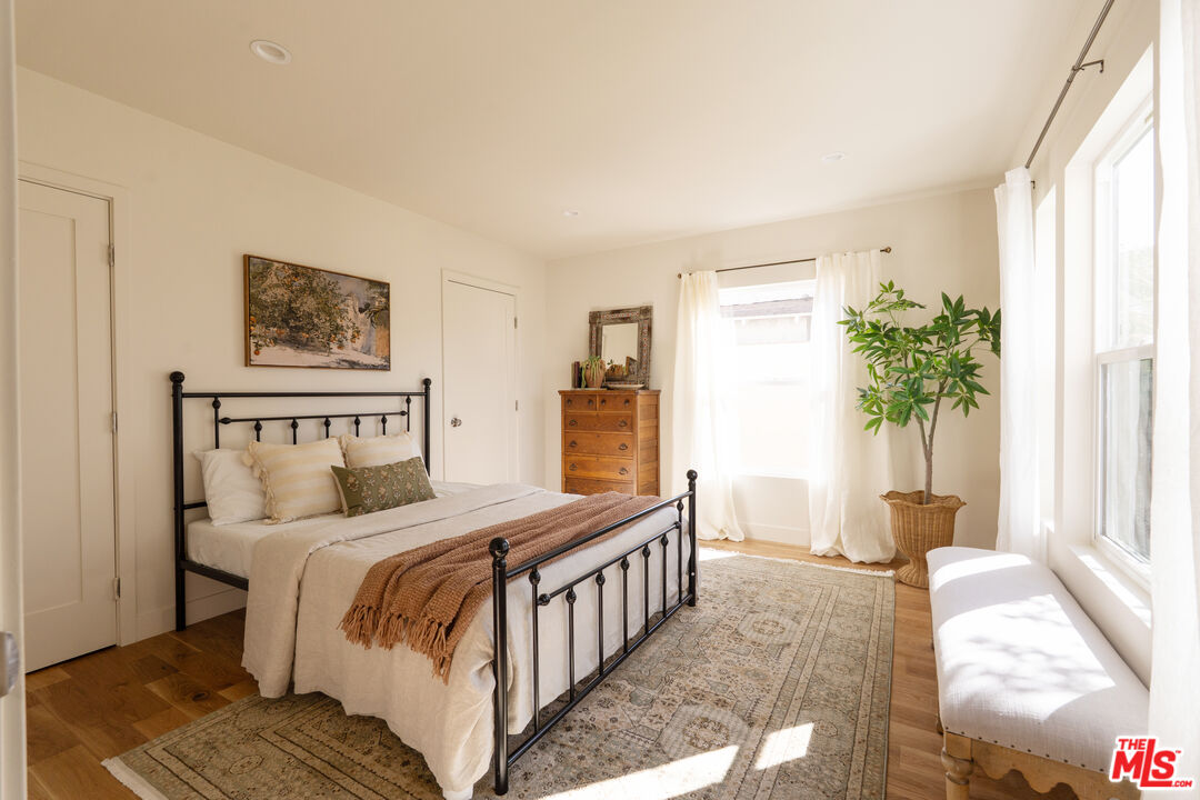 5200 S St Andrews Pl