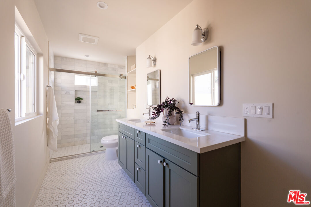 5200 S St Andrews Pl