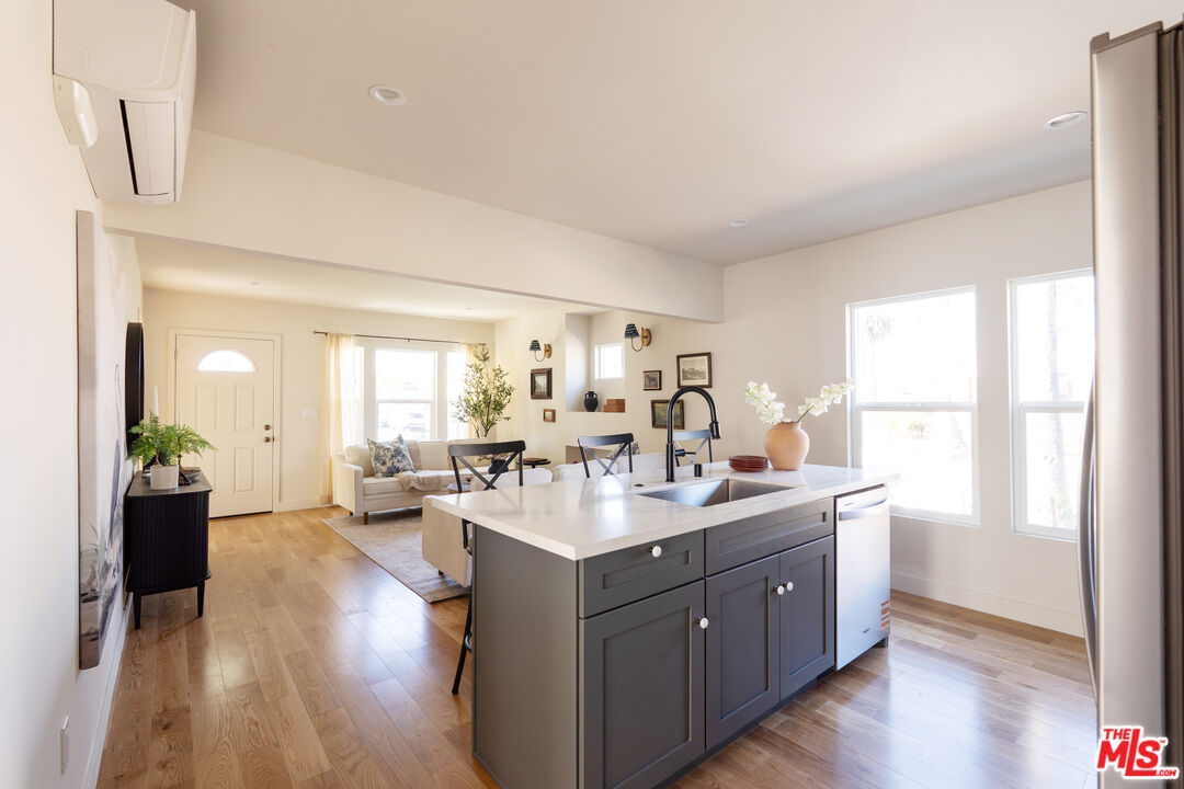 5200 S St Andrews Pl