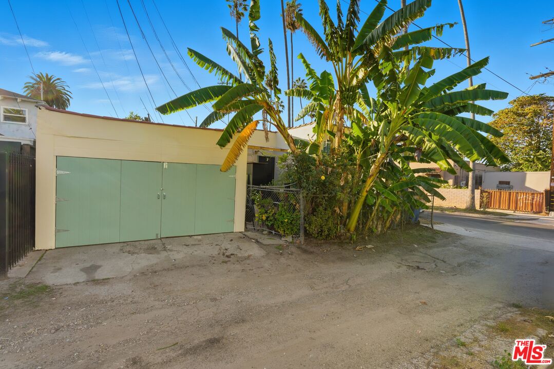 5200 S St Andrews Pl