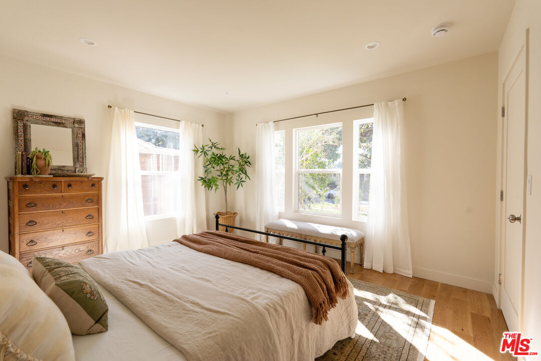 5200 S St Andrews Pl