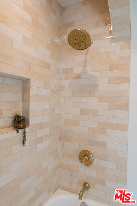 5200 S St Andrews Pl