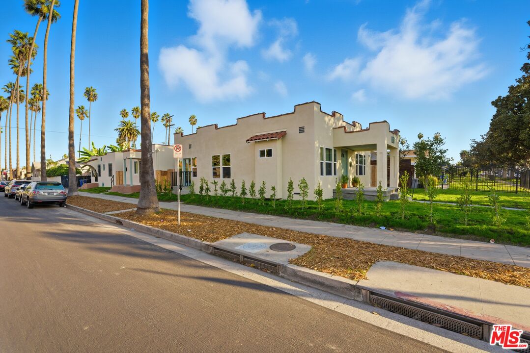 5200 S St Andrews Pl