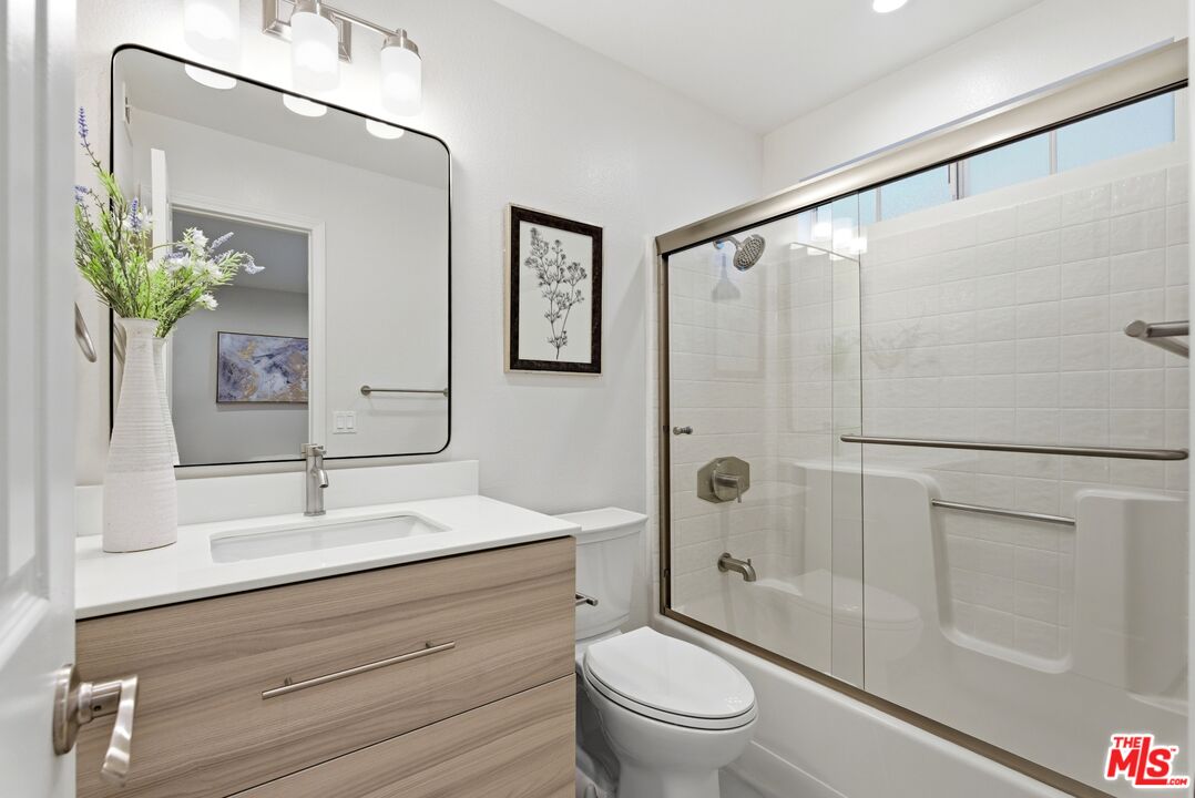 519 E Hazel St Unit: 11