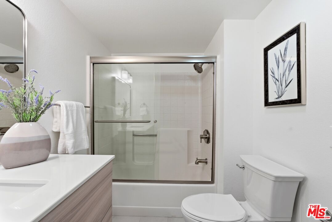 519 E Hazel St Unit: 11