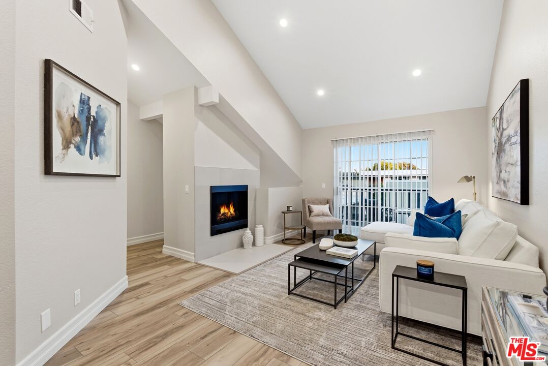 519 E Hazel St Unit: 11