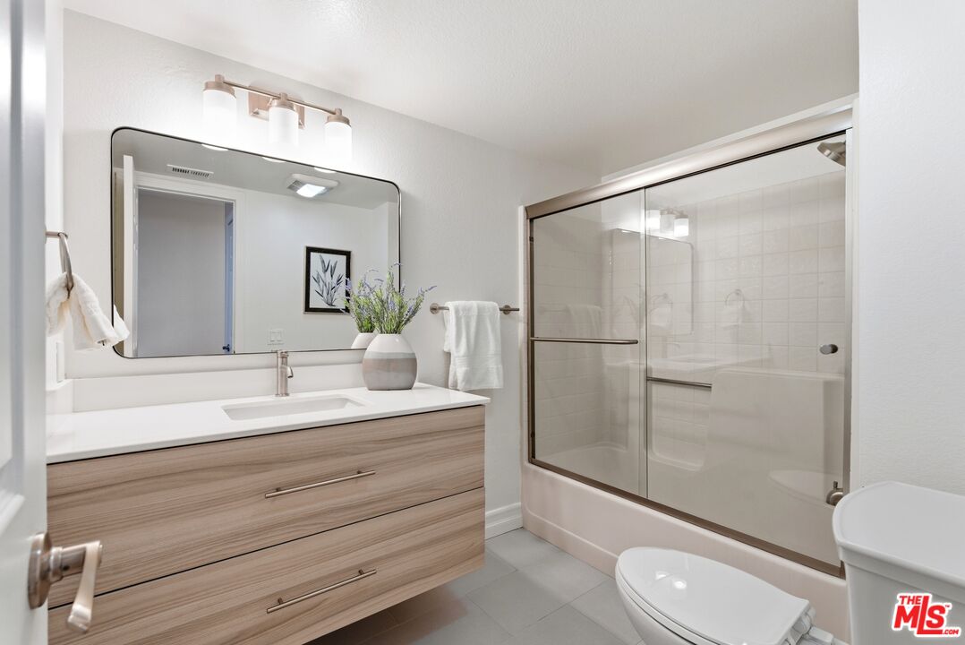 519 E Hazel St Unit: 11