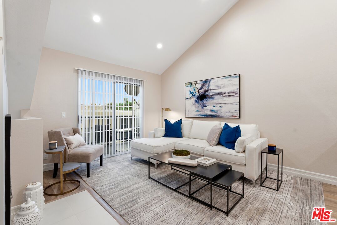 519 E Hazel St Unit: 11