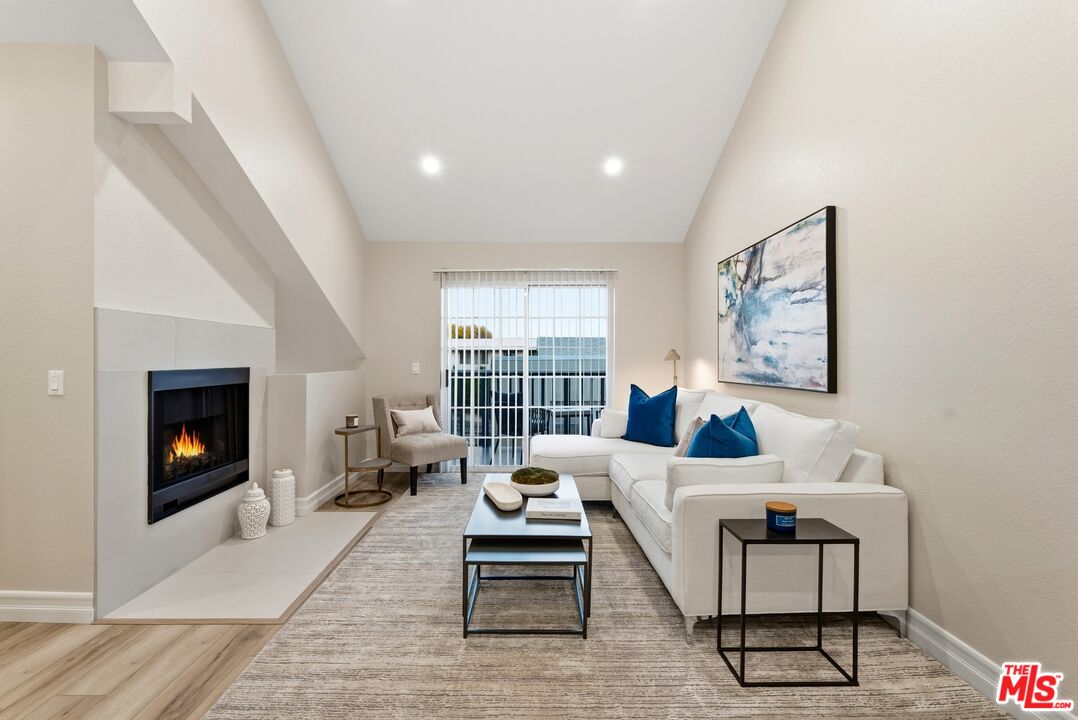 519 E Hazel St Unit: 11