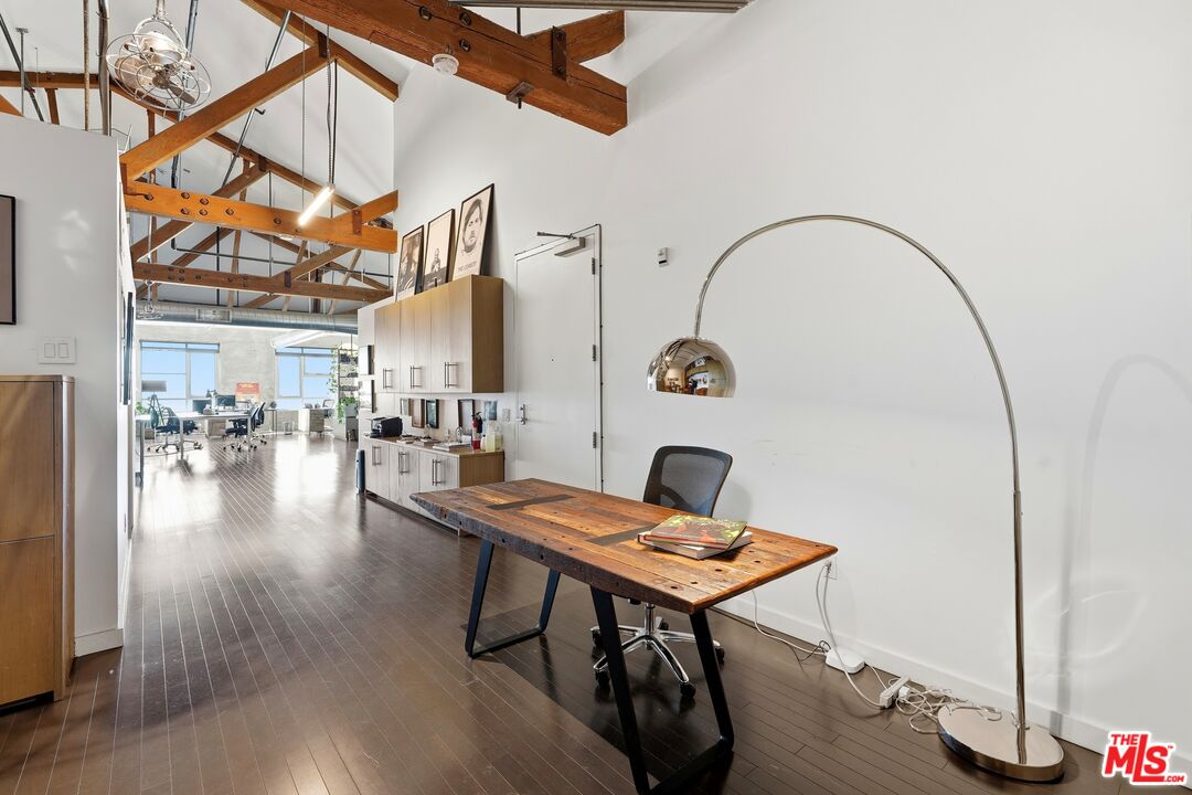 530 S Hewitt St Unit: 533