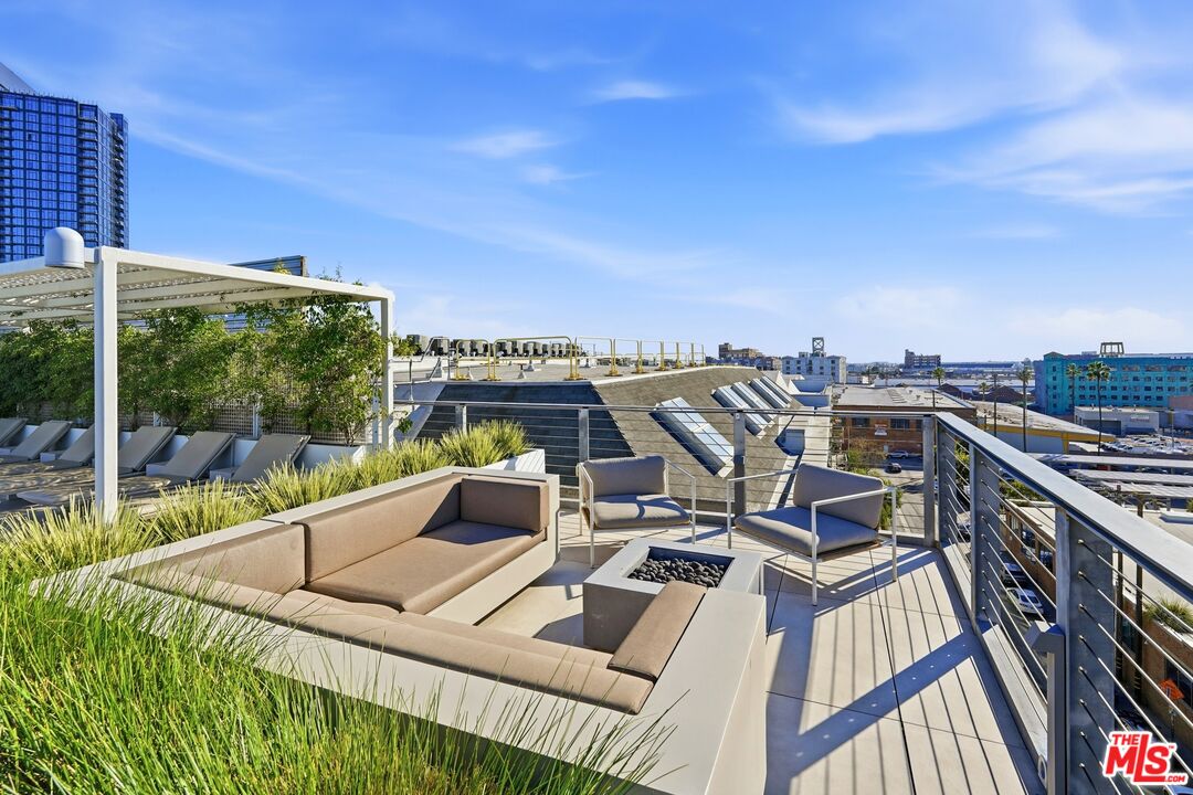 530 S Hewitt St Unit: 533