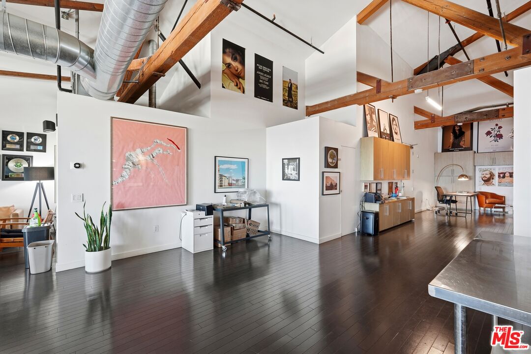 530 S Hewitt St Unit: 533