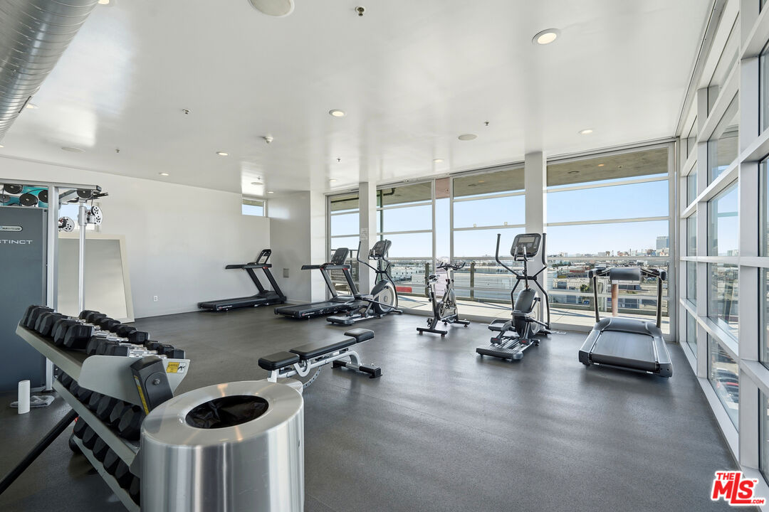 530 S Hewitt St Unit: 533