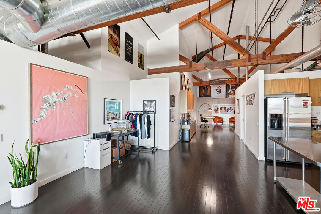 530 S Hewitt St Unit: 533