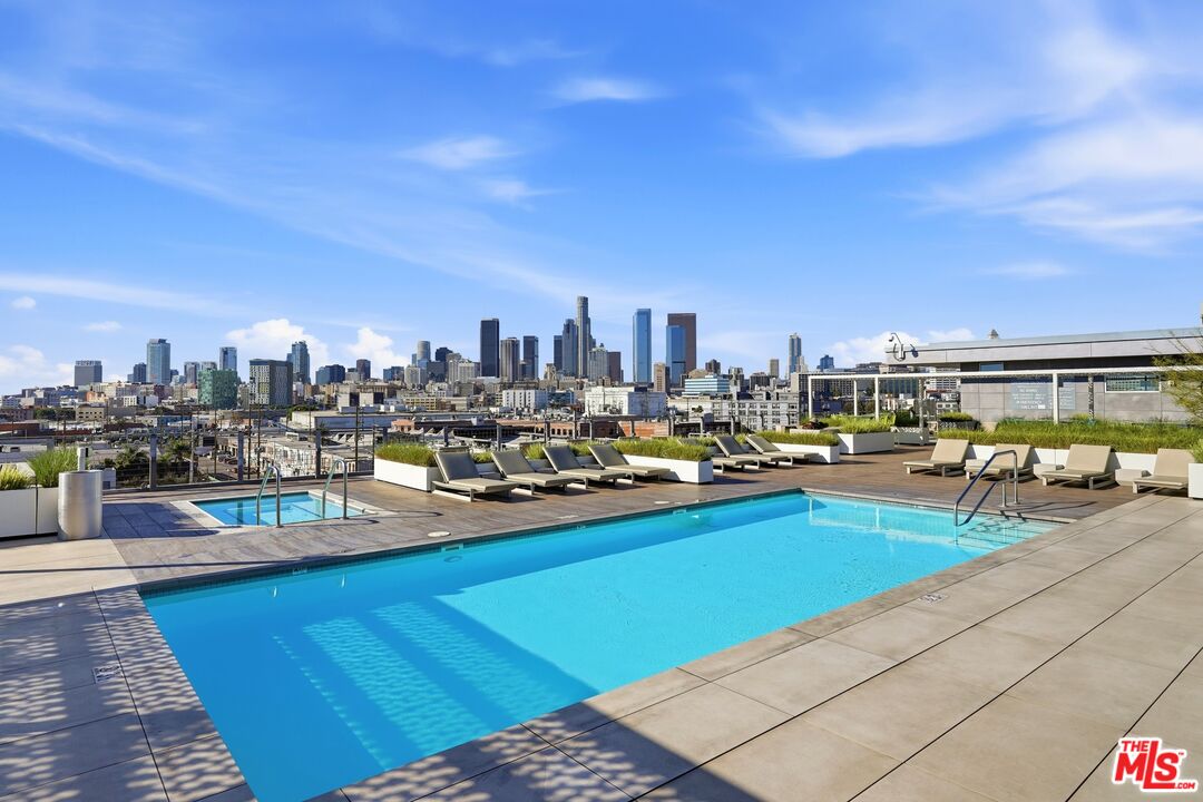 530 S Hewitt St Unit: 533